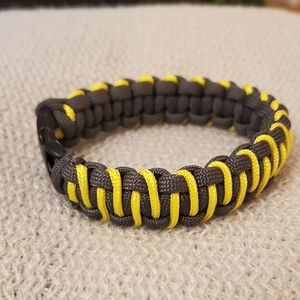 Paracord bracelet